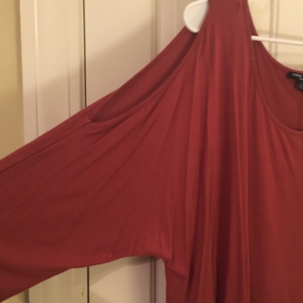 Lovely cold shoulder shirt - Picture 4 of 4